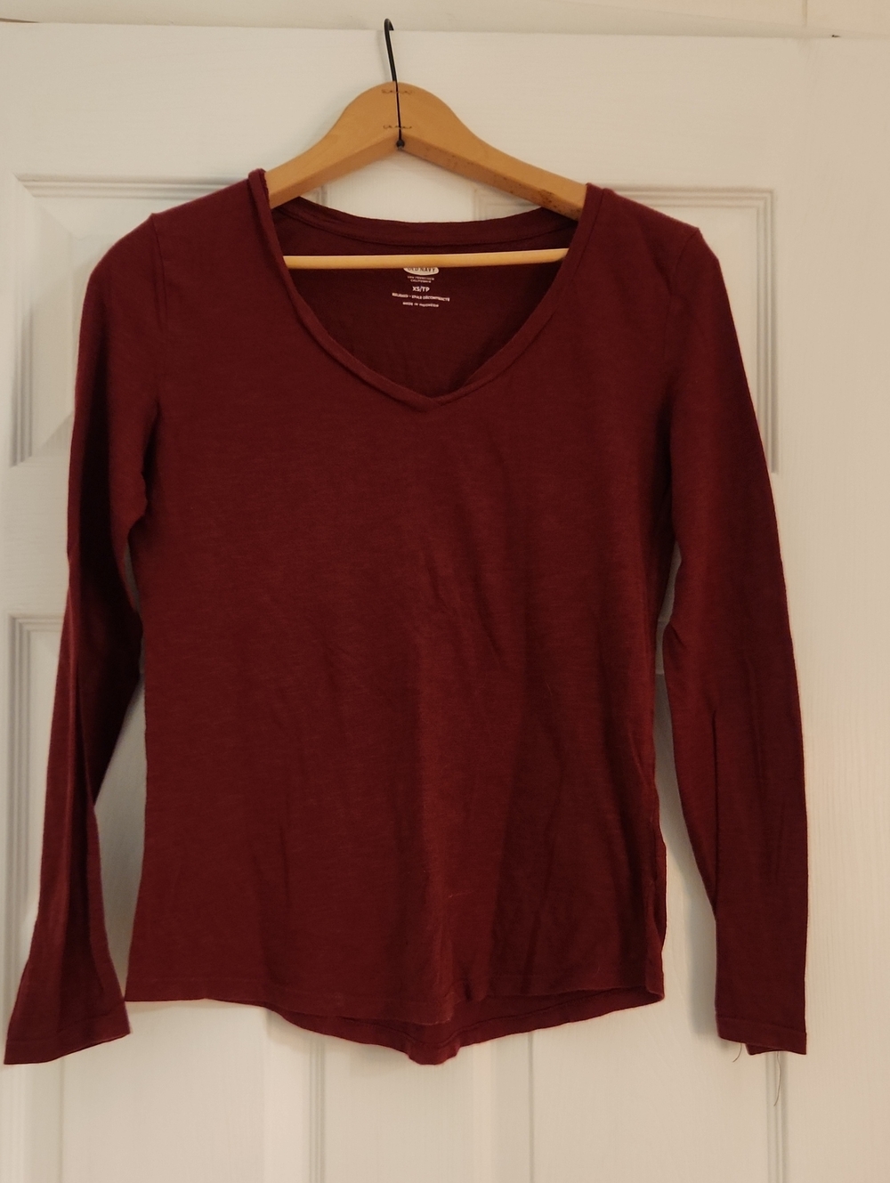 Old Navy Long-Sleeve V-Neck Tee in Wine